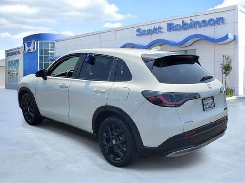 Platinum White Pearl 2024 Honda HR-V Sport