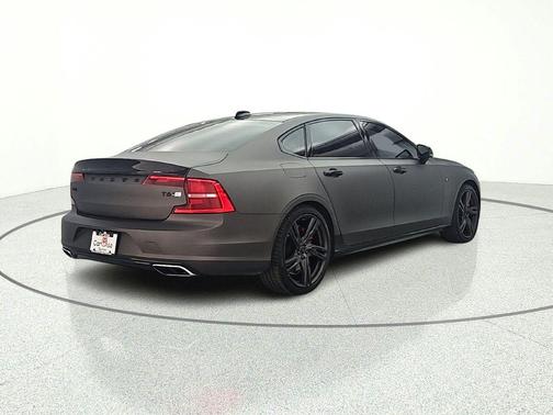Crystal White Metallic 2020 Volvo S90 T6 R-Design