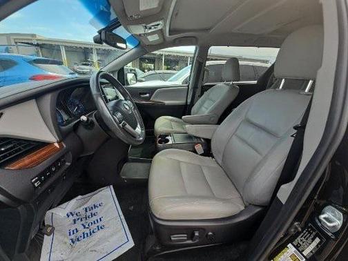 2017 Toyota Sienna Limited Premium