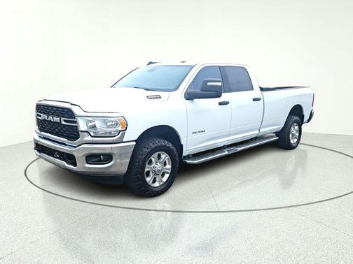 Bright White Clearcoat 2023 RAM 2500 Big Horn Crew Cab 4x4 8' Box