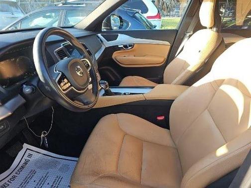 2018 Volvo XC90 T5 Momentum