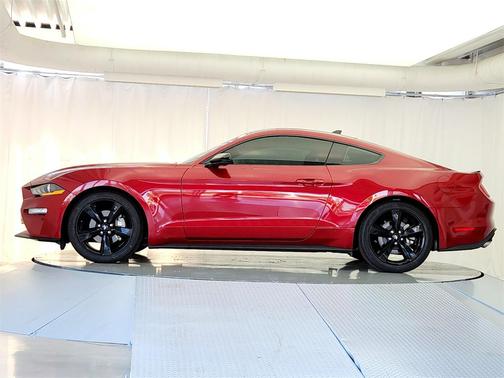 2022 Ford Mustang EcoBoost