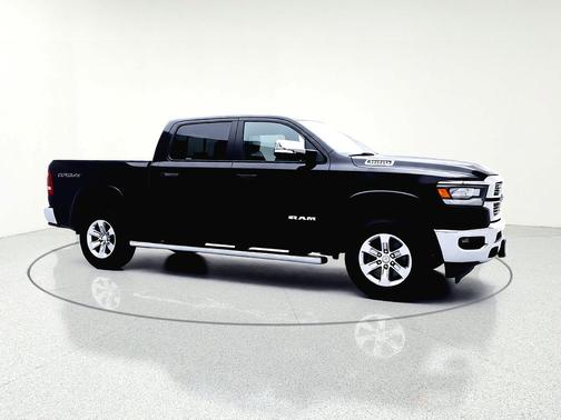 Diamond Black Crystal Pearlcoat 2020 RAM 1500 Laramie