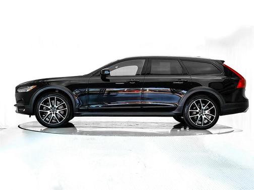 2020 Volvo V90 Cross Country T6