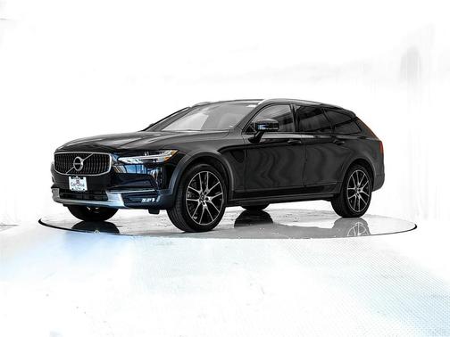 2020 Volvo V90 Cross Country T6