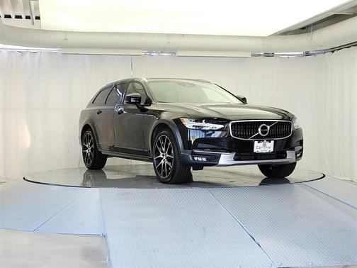2020 Volvo V90 Cross Country T6