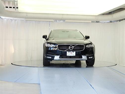 2020 Volvo V90 Cross Country T6