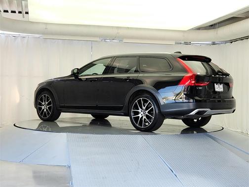 2020 Volvo V90 Cross Country T6