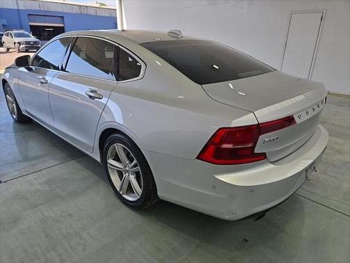 2018 Volvo S90 T5 Momentum