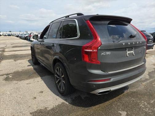 2018 Volvo XC90 T6 Momentum