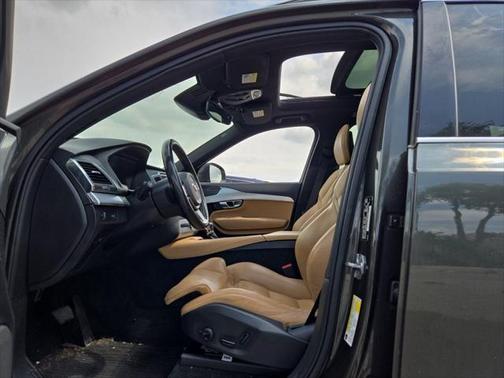 2018 Volvo XC90 T6 Momentum