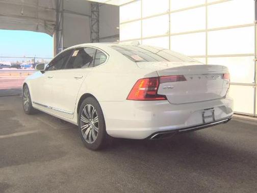 Crystal White Pearl 2018 Volvo S90 T6 Inscription