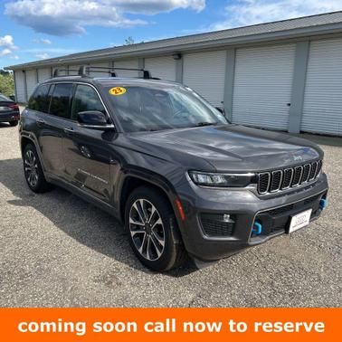 Baltic Gray Metallic Clearcoat 2023 Jeep Grand Cherokee Overland