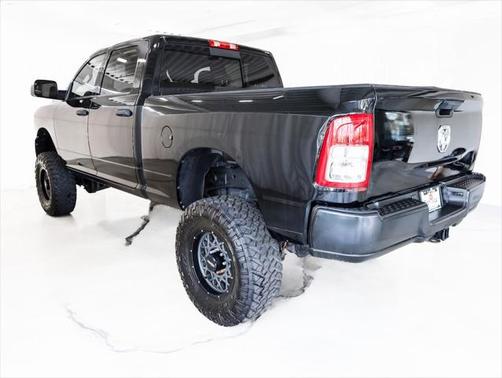 2022 RAM 3500 Tradesman Crew Cab 4x4 6'4' Box