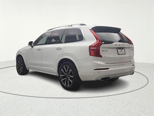 2017 Volvo XC90 T6 Momentum