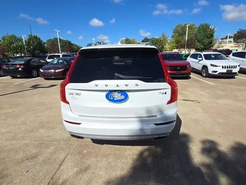 2017 Volvo XC90 T6 Momentum