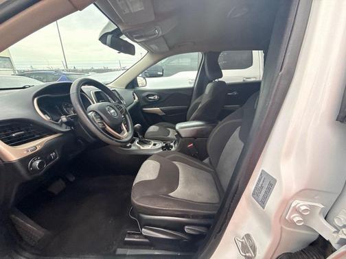 2017 Jeep Cherokee Sport