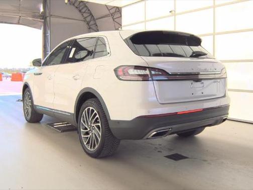 White Platinum Metallic Tri-Coat 2019 Lincoln Nautilus Reserve