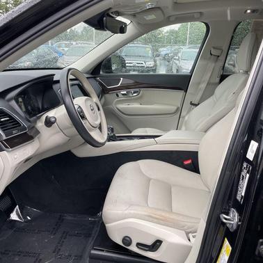 2019 Volvo XC90 T6 Momentum