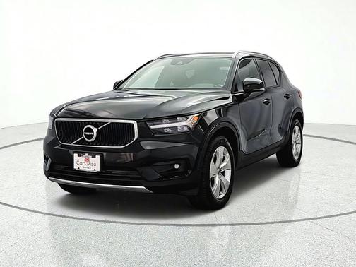 Black 2022 Volvo XC40 T5 Momentum