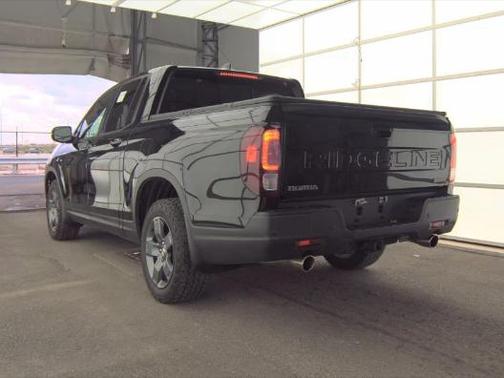 Crystal Black Pearl 2025 Honda Ridgeline TrailSport