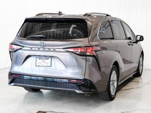 2021 Toyota Sienna XSE 7 Passenger