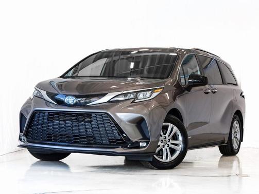 2021 Toyota Sienna XSE 7 Passenger