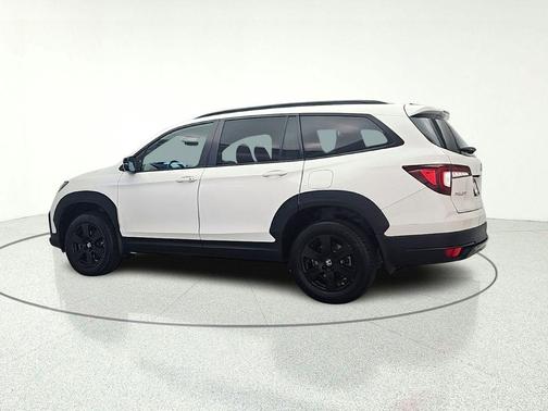 Platinum White Pearl 2022 Honda Pilot AWD TrailSport