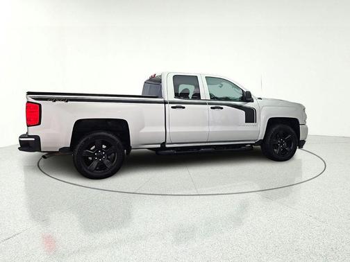 Silver Ice Metallic 2018 Chevrolet Silverado 1500 Custom