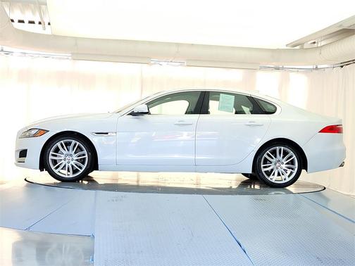 2017 Jaguar XF 35t Prestige