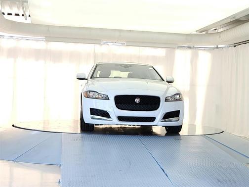 2017 Jaguar XF 35t Prestige