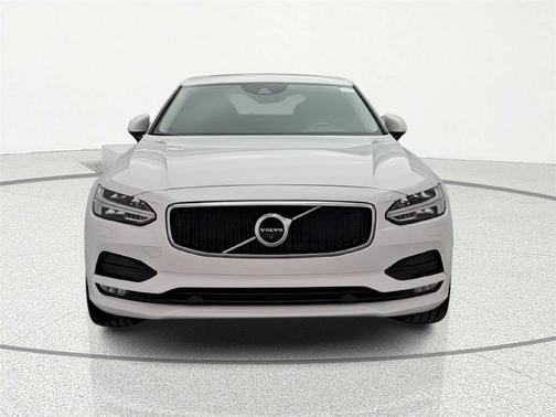 2018 Volvo S90 T6 Momentum