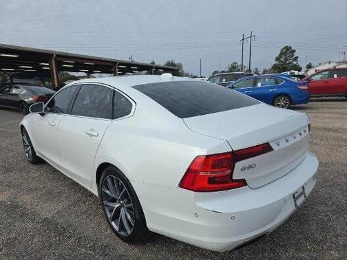 2018 Volvo S90 T6 Momentum