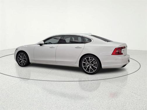 2018 Volvo S90 T6 Momentum