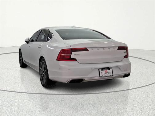 2018 Volvo S90 T6 Momentum