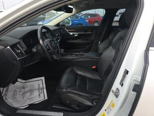 2018 Volvo S90 T6 Momentum