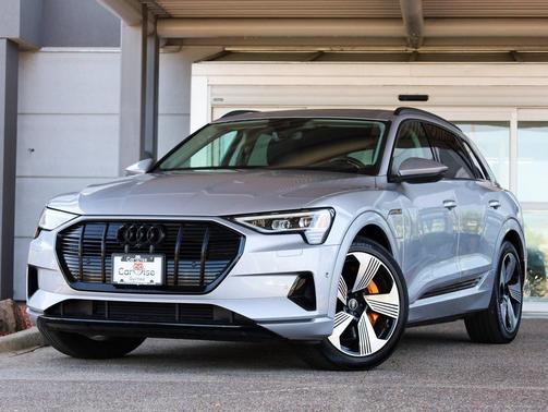 2022 Audi e-tron Premium Plus