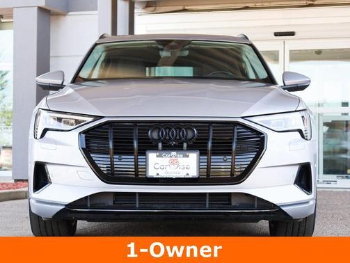 2022 Audi e-tron Premium Plus