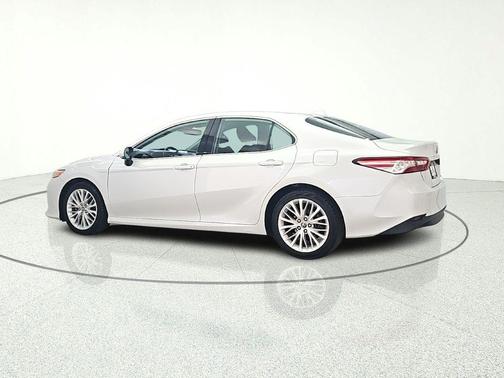 Pearl 2019 Toyota Camry XLE
