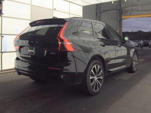 2024 Volvo XC60 B5 Plus Dark Theme