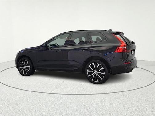 2024 Volvo XC60 B5 Plus Dark Theme
