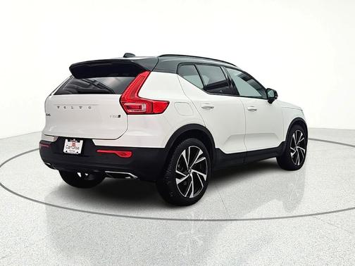 2019 Volvo XC40 T5 R-Design