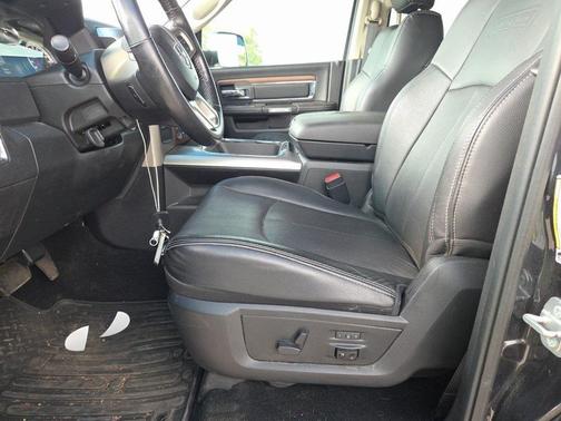 2018 RAM 2500 Laramie Crew Cab 4x4 6'4' Box
