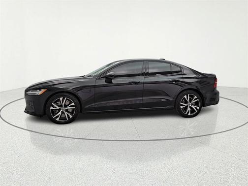 2022 Volvo S60 Recharge Plug-In Hybrid T8 R-Design Expression