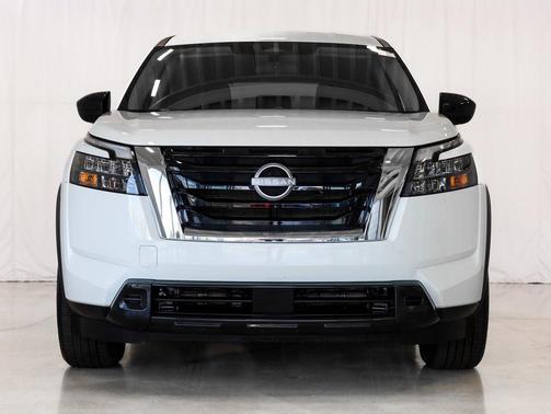 2025 Nissan Pathfinder S FWD