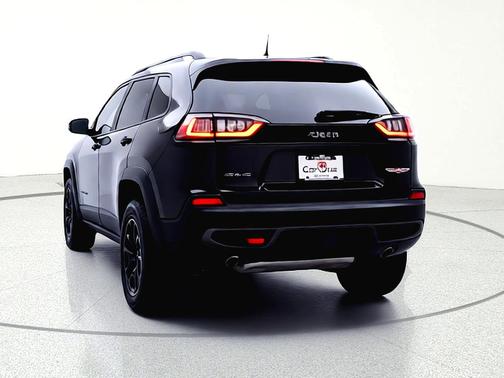 Diamond Black Crystal Pearlcoat 2022 Jeep Cherokee Trailhawk