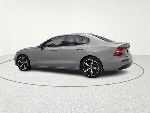 2024 Volvo S60 B5 Ultimate Dark Theme