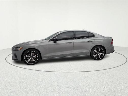 2024 Volvo S60 B5 Ultimate Dark Theme