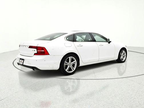 Crystal White Pearl 2018 Volvo S90 T5 Momentum