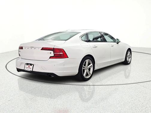 2018 Volvo S90 T5 Momentum